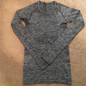 Lululemon swiftly tech Long sleeve Grey size 4